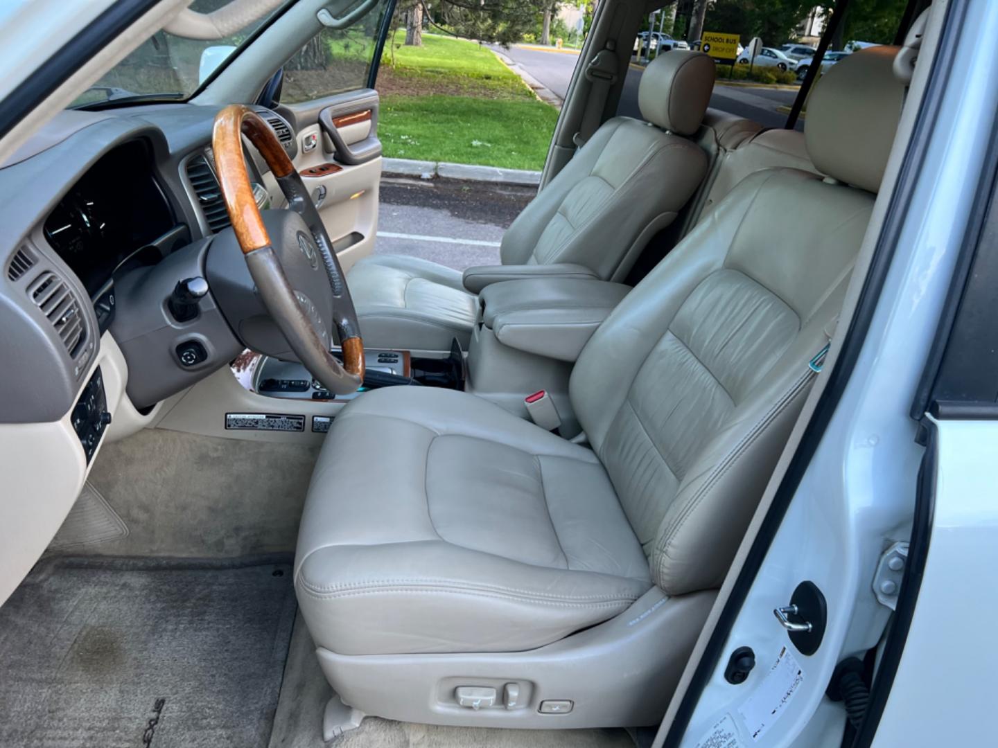 2005 White /Tan Lexus LX 470 , located at 2510 47th St. Suite 200, Boulder, CO, 80301, (303) 641-0333, 40.026196, -105.243217 - Coming soon. - Photo#29